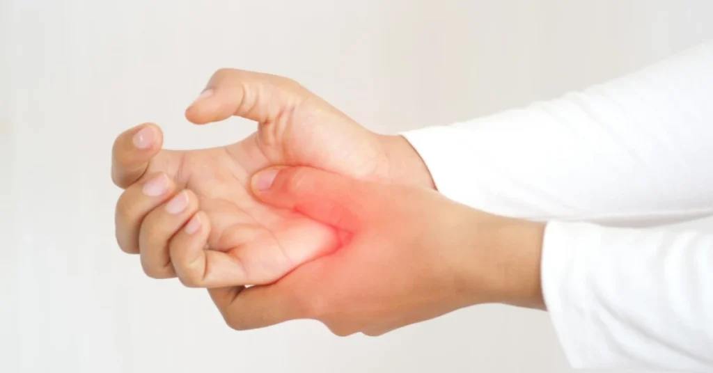 finger-itching-left-hand-vs-right-hand